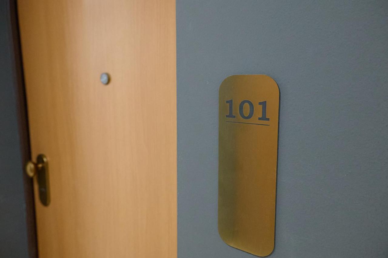 Center - 101 Apartment *